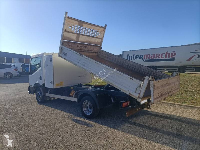 Véhicule utilitaire Nissan