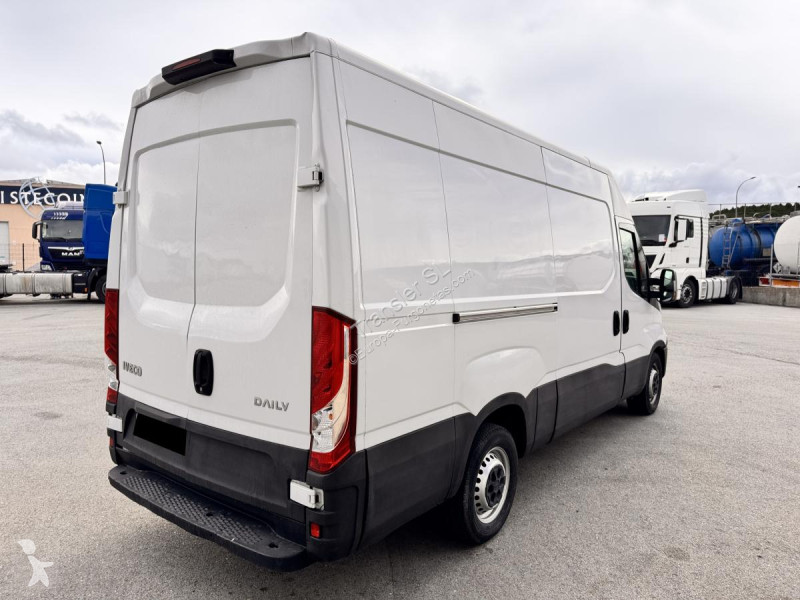 Veicolo commerciale Iveco 35-S-16