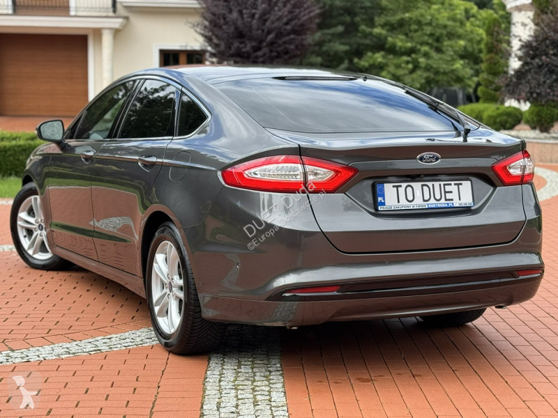 Véhicule utilitaire Ford