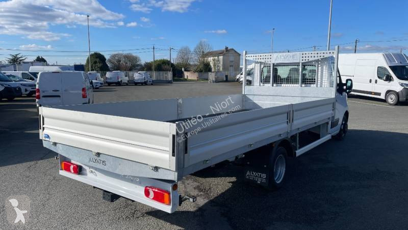 Véhicule utilitaire Nissan
