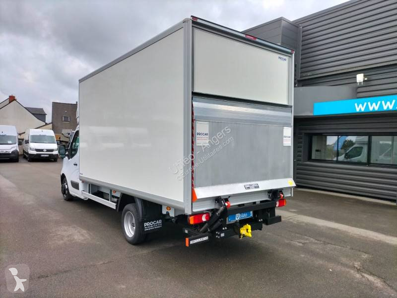 Véhicule utilitaire Nissan