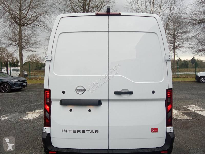 Véhicule utilitaire Nissan