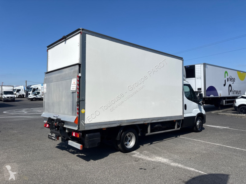 Véhicule utilitaire Iveco 35C16H3.0 empattement...