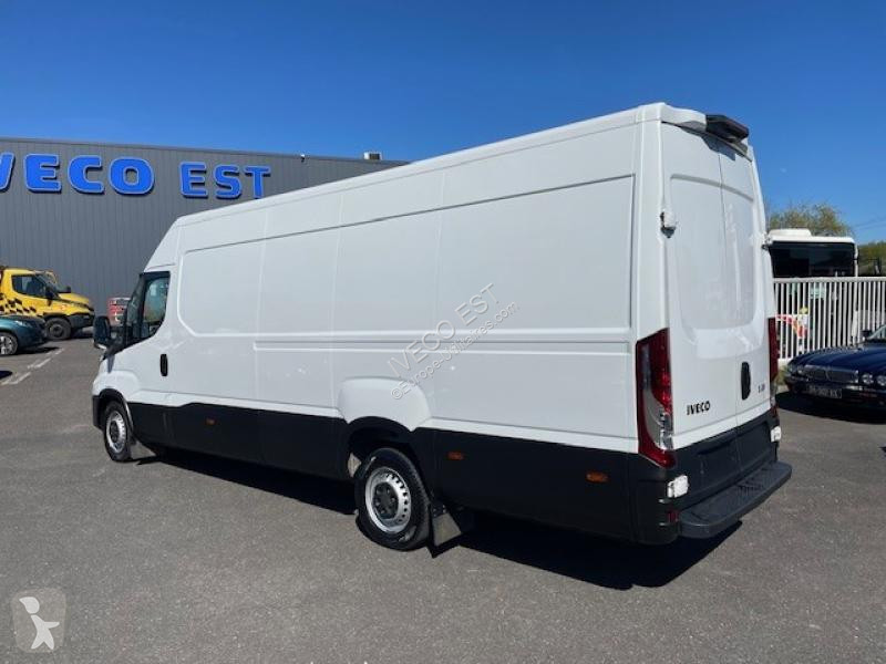 Véhicule utilitaire Iveco 35S Fg 35S18H V16 m3...