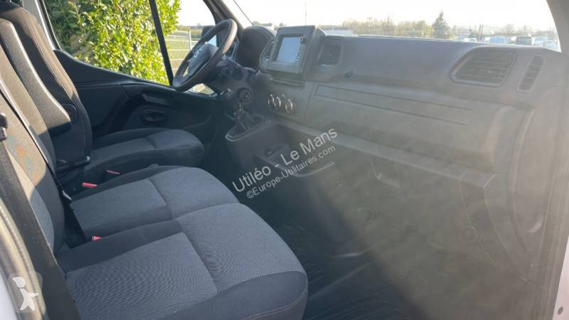 Véhicule utilitaire Nissan