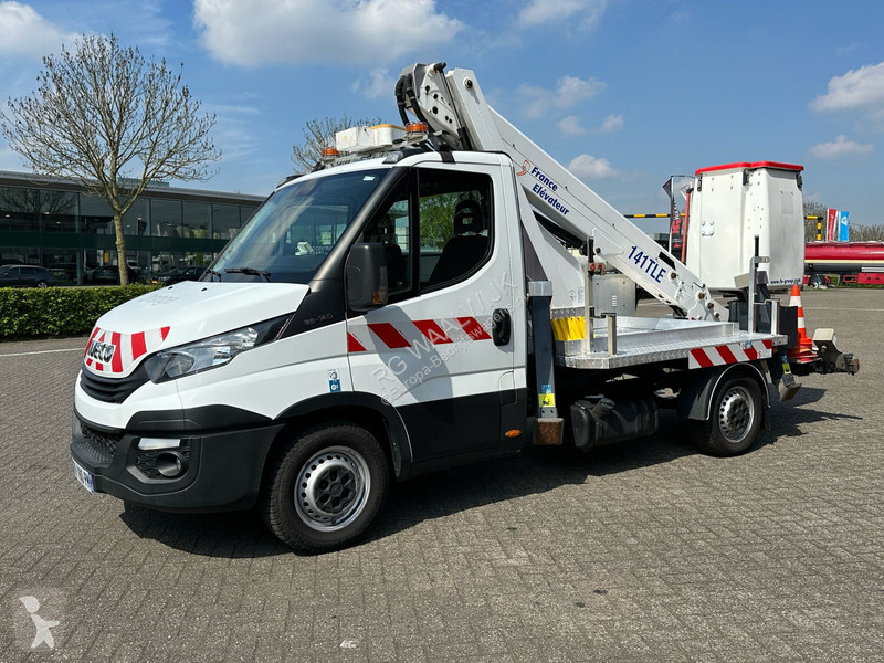Véhicule utilitaire Iveco 35S14 APK 10-07-2026...