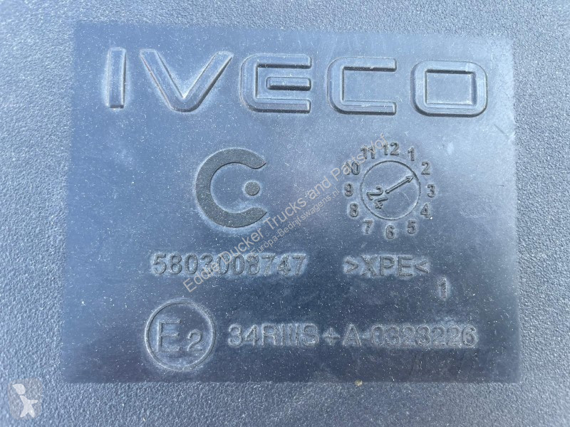 Véhicule utilitaire Iveco 5803008747 PLASTIC...