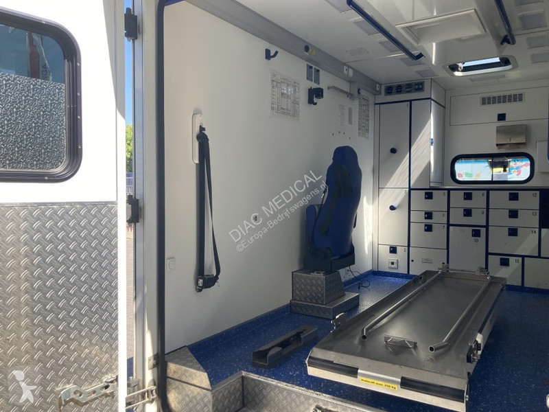 Furgoneta Mercedes Container Ambulance 400-serie