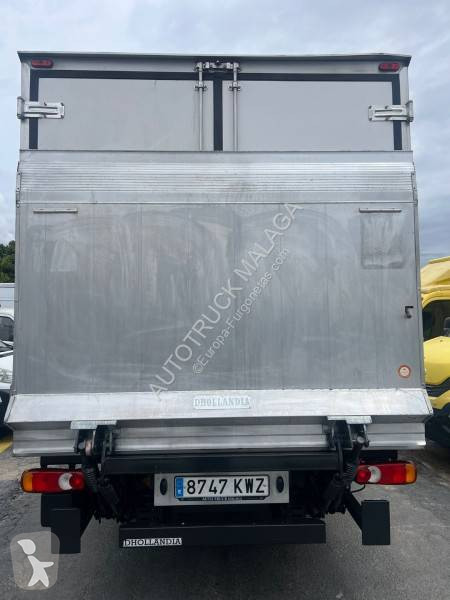 Véhicule utilitaire Nissan