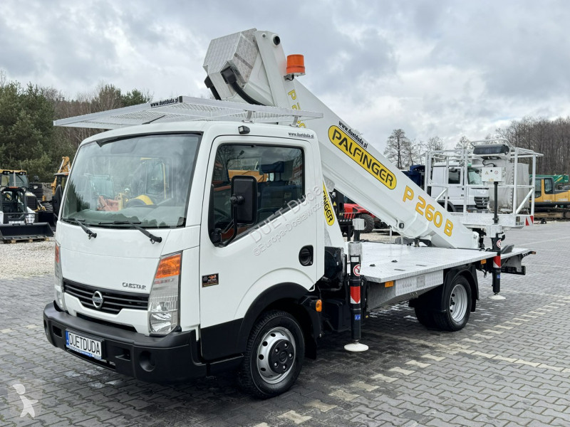 Véhicule utilitaire Nissan