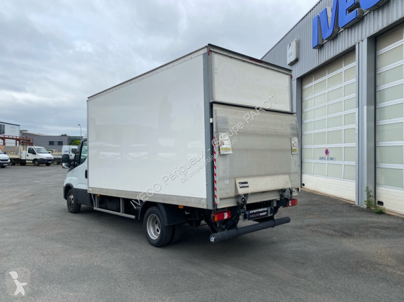 Veicolo commerciale Iveco 35C16 empattement 4100