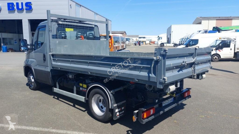 Véhicule utilitaire Iveco 35C16