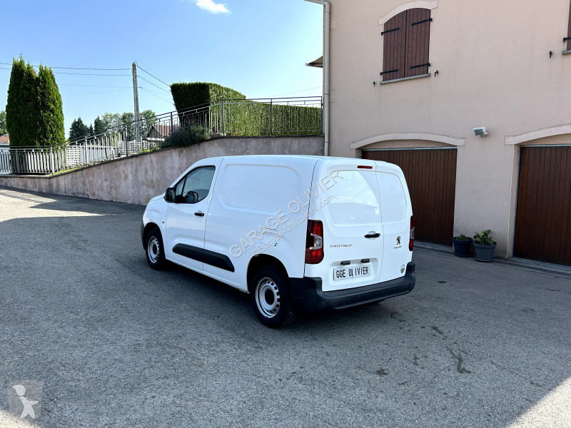 Peugeot Standard 650KG 1.5 Bluehdi 100 Premium van