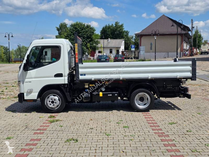 Véhicule utilitaire Mitsubishi Fuso