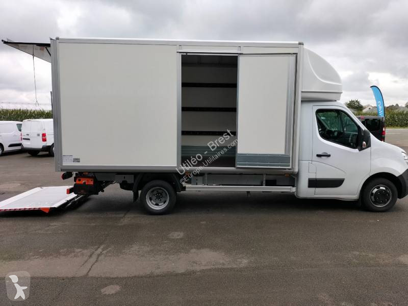 Véhicule utilitaire Nissan