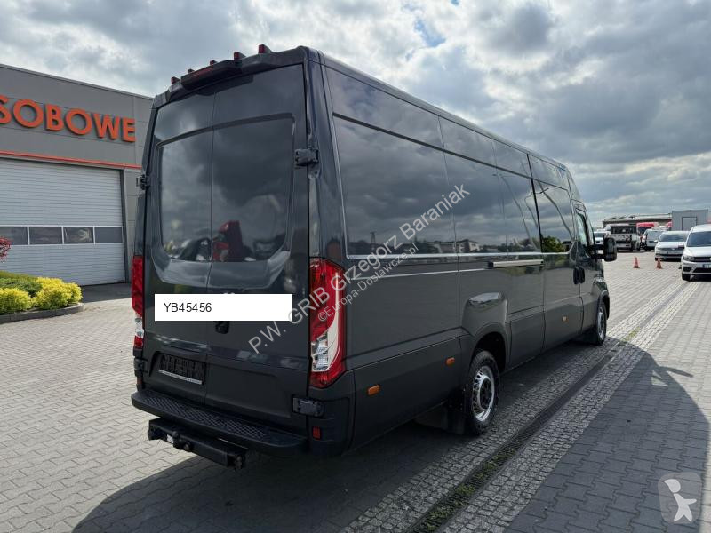 Furgoneta Iveco 35S18 Hi-Matic L4H2 Brygadówka