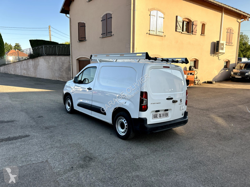 Autoutilitară Peugeot Standard 650KG 1.6...