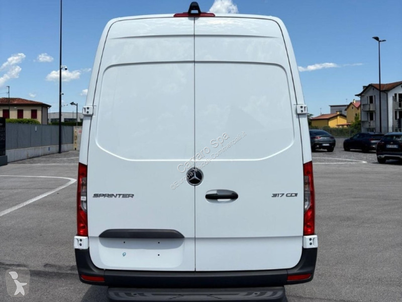 Autoutilitară Mercedes Furgone Traz. Post