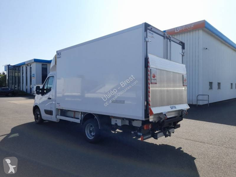 Véhicule utilitaire Nissan