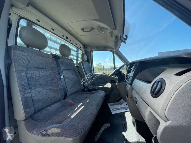 Véhicule utilitaire Renault 2.2 DCI 90CV PLATEAU