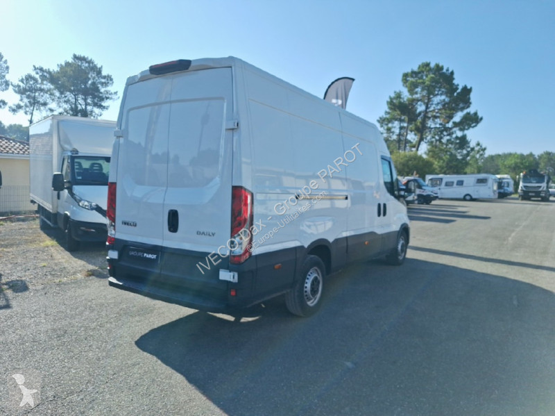 Veicolo commerciale Iveco 35S14 V12