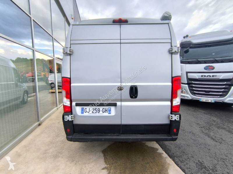 Autoutilitară Opel