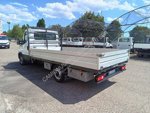 Véhicule utilitaire Iveco Daily 35S14