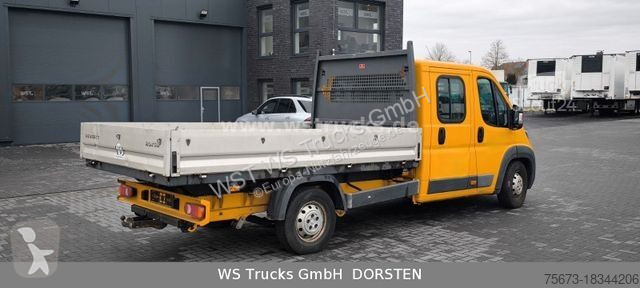 Véhicule utilitaire Peugeot Pritsche Doka. 435...