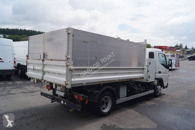 Véhicule utilitaire Mitsubishi Fuso