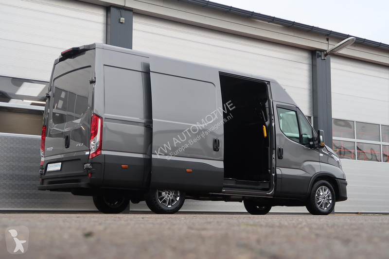 Veicolo commerciale Iveco 35S18HV 3.0 L2H2 AUT/...