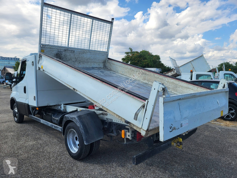 Autoutilitară Iveco BENNE + COFFRE 35 C 16 R.J