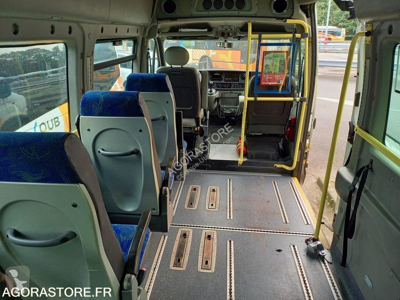 Véhicule utilitaire Renault MASTER II FOURGON...