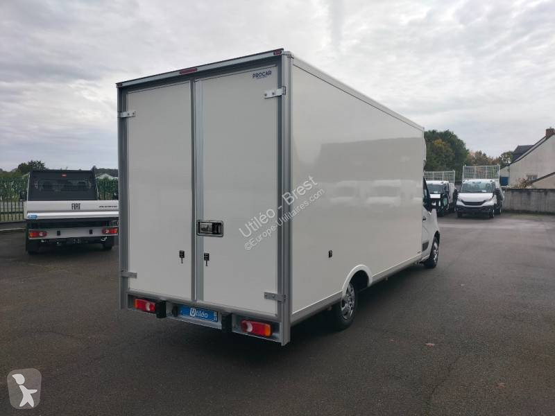 Véhicule utilitaire Nissan