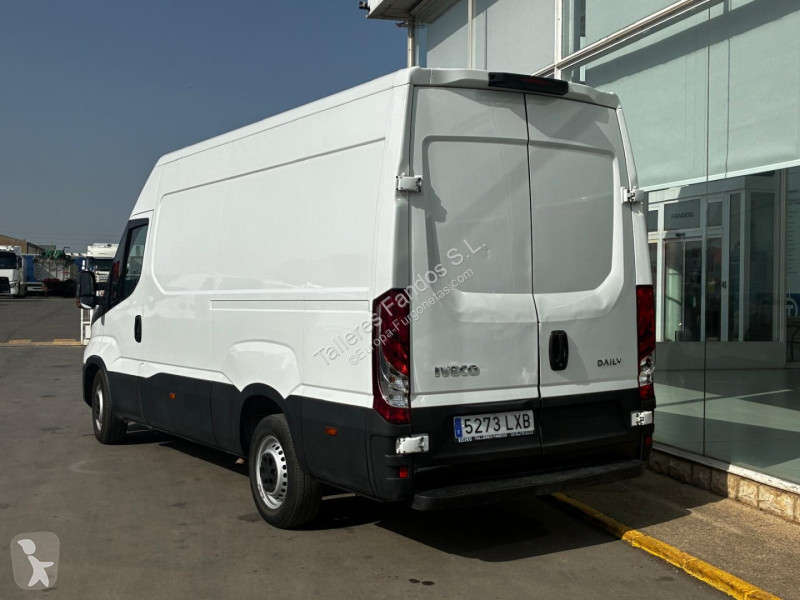Autoutilitară Iveco  35S16 12m3