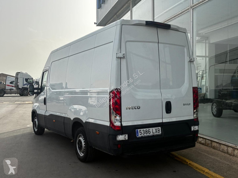Autoutilitară Iveco  35S16 12m3