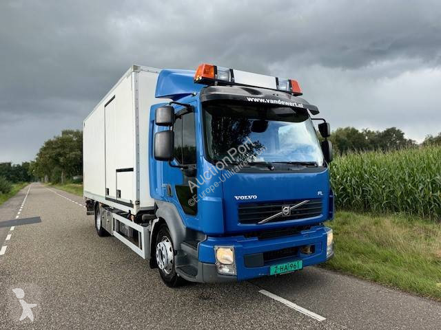 Véhicule utilitaire Volvo 280