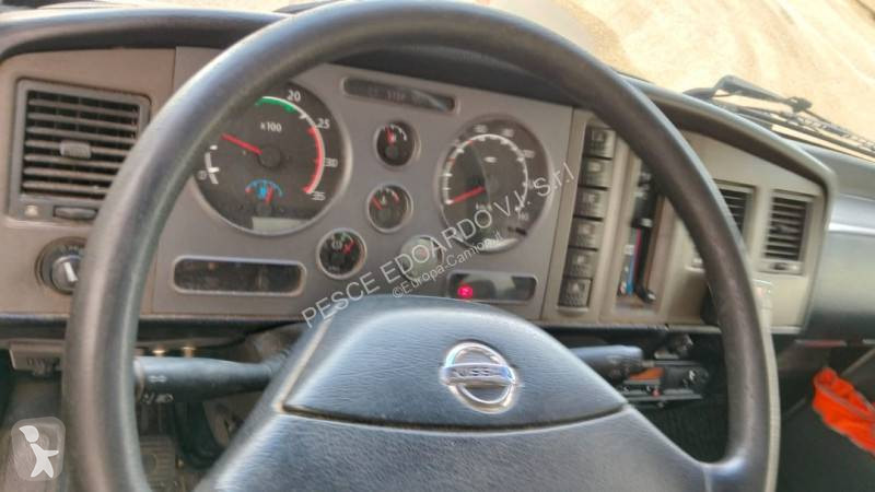 Véhicule utilitaire Nissan