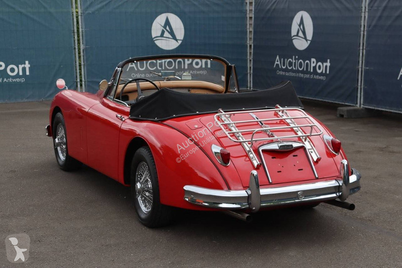 Véhicule utilitaire Jaguar 150 DHC