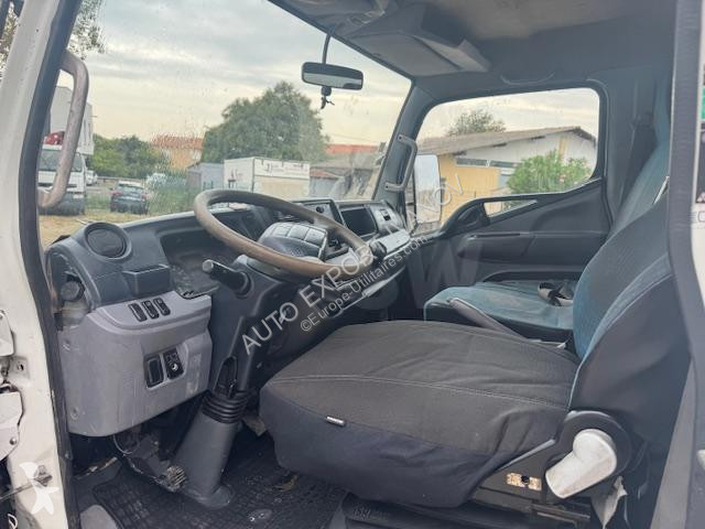 Véhicule utilitaire Mitsubishi Fuso  FUSO...