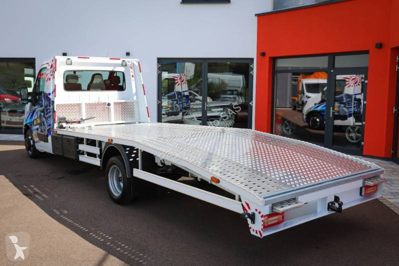 Véhicule utilitaire Nissan