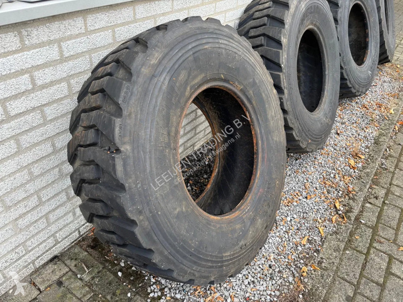 Samochód dostawczy Michelin Used 335/80R 20 XZL...