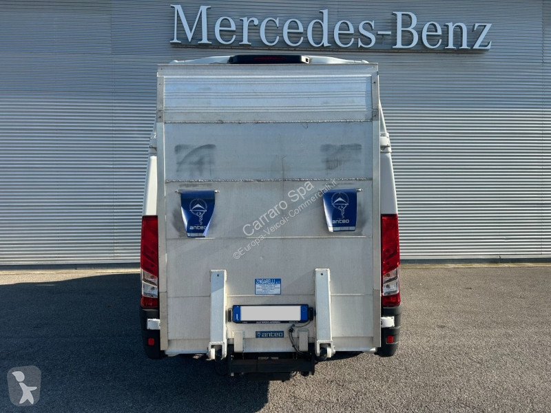 Veicolo commerciale Iveco V
