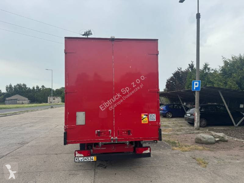 Samochód dostawczy Mercedes