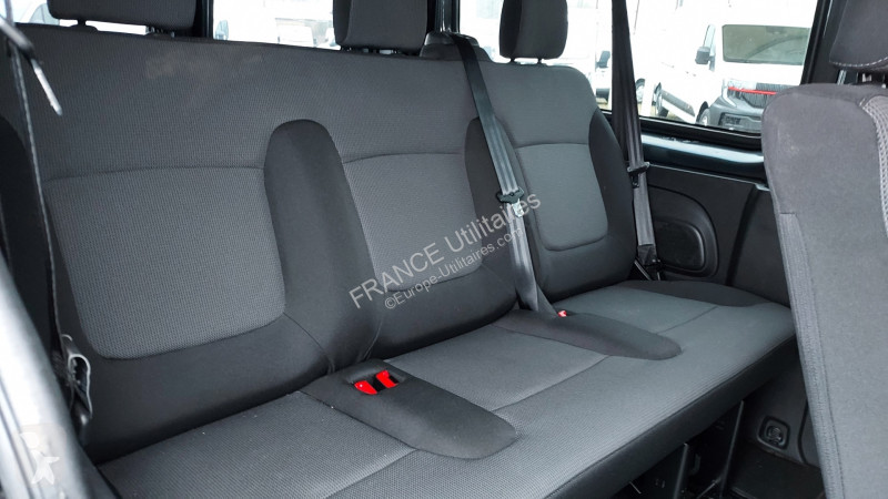 Véhicule utilitaire Renault TRAFIC III COMBI...