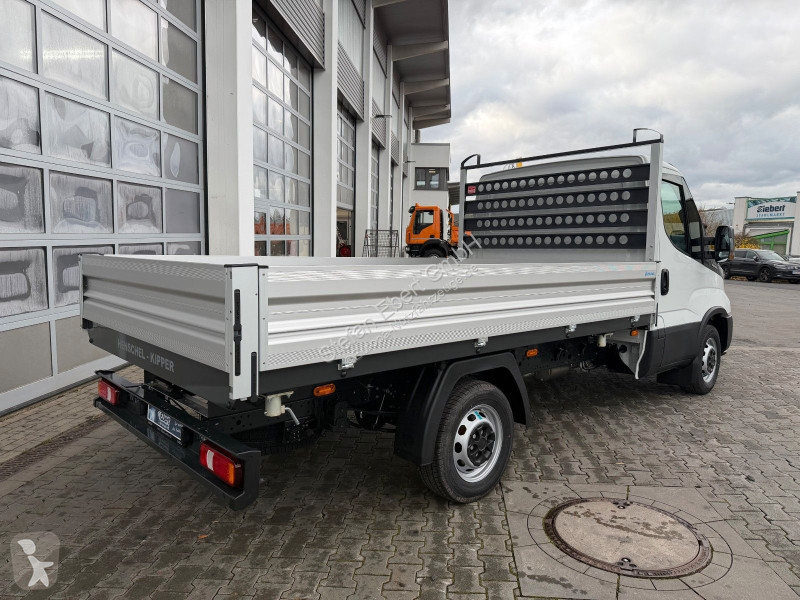 Véhicule utilitaire Iveco 35S14...