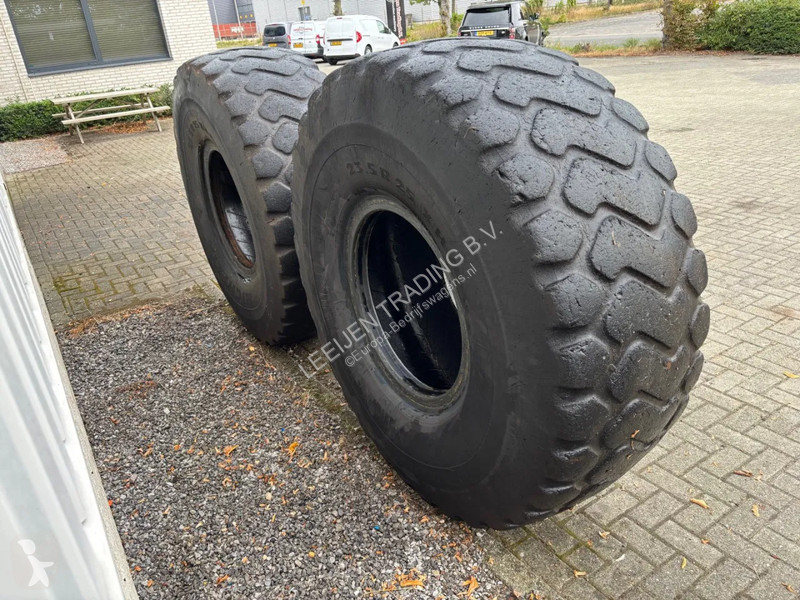 Samochód dostawczy Michelin 23.5R25 used tires...