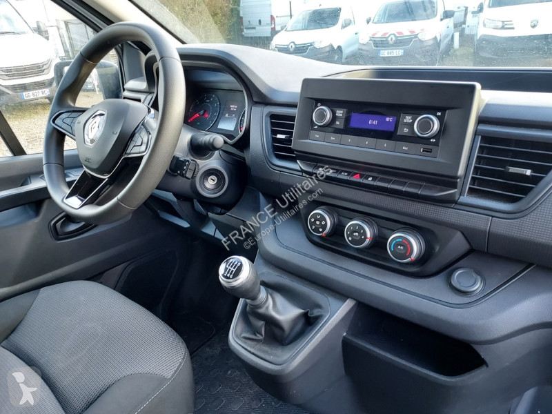 Véhicule utilitaire Renault TRAFIC III FG L1H1...
