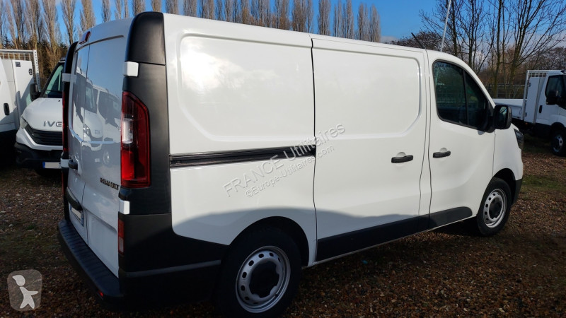 عربة نفعية Renault TRAFIC III FG L1H1 3T 2.0...