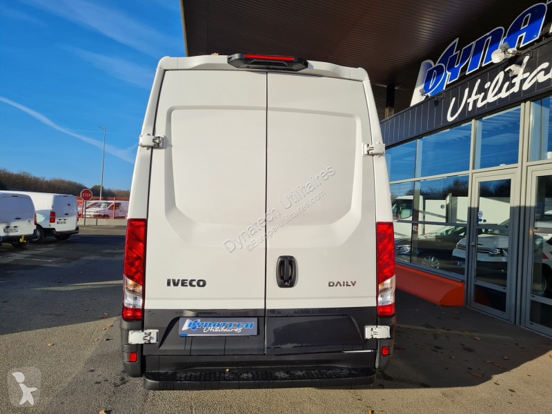 Véhicule utilitaire Iveco DAILY 35S FG 35S14 V12