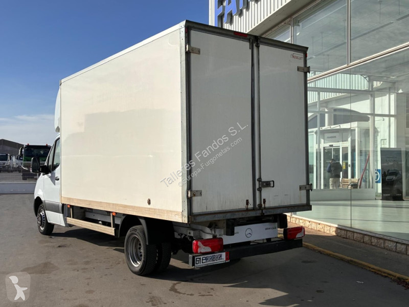عربة نفعية Mercedes 514 20m3 con puertas traseras